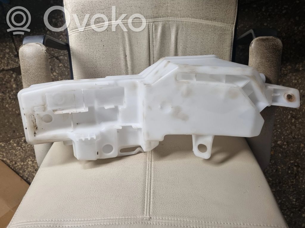 Žibintų apiplovimo bakelis   31378733,31378731,31416725