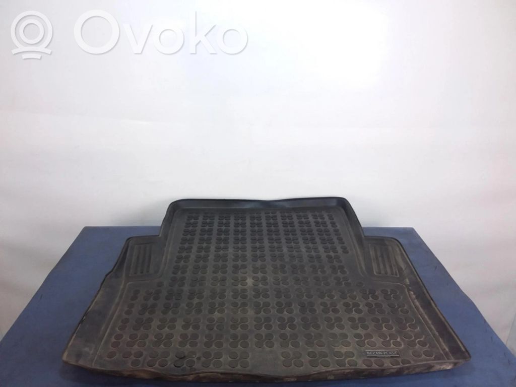 Front floor carpet liner