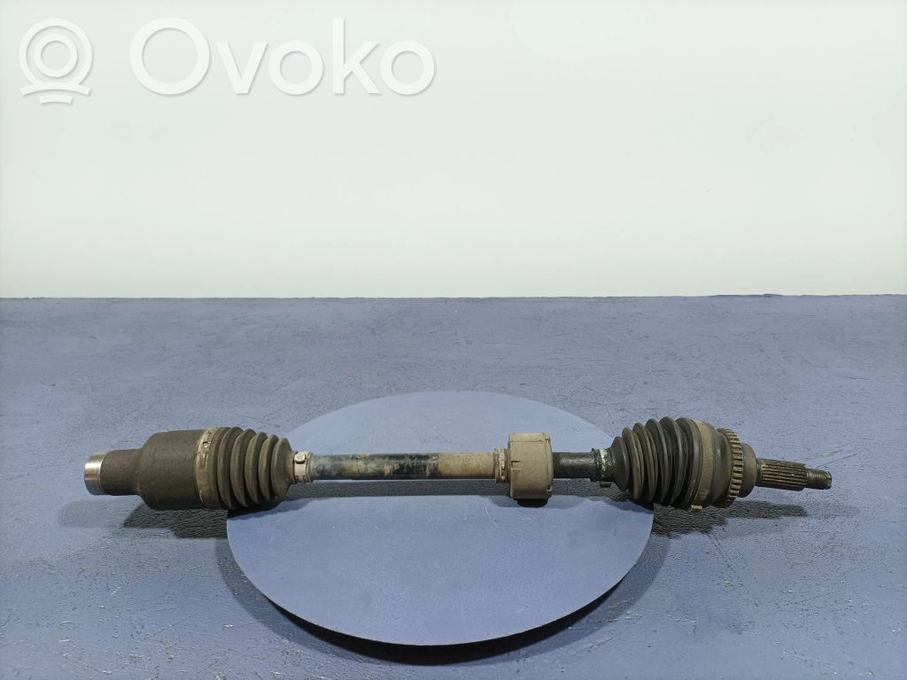 Etuvetoakseli
