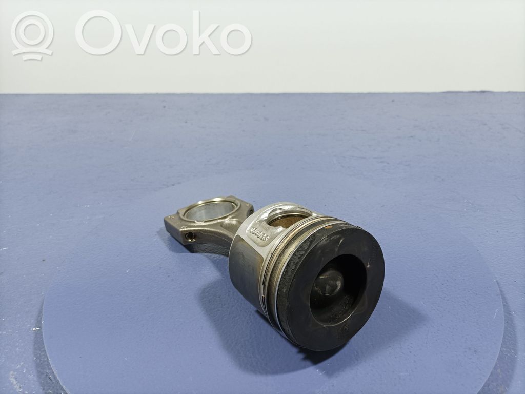 BMW X1 E84 Piston 