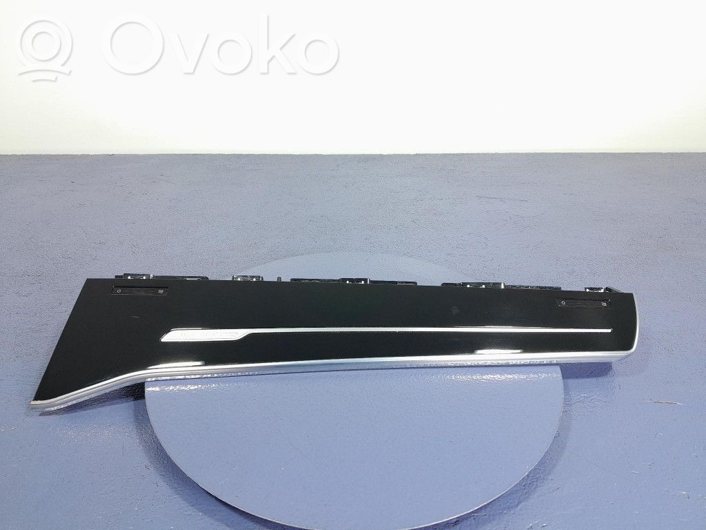 Audi A8 S8 D2 4D Listwa boczna 
