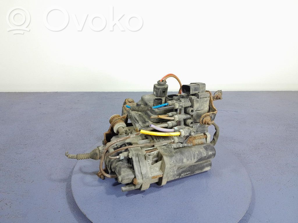 Audi Q7 4L Air conditioning (A/C) compressor (pump) 