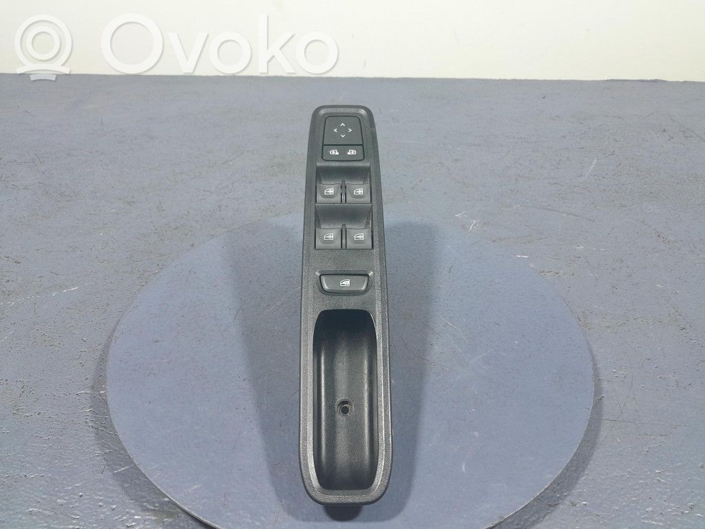 Dacia Sandero Electric window control switch 