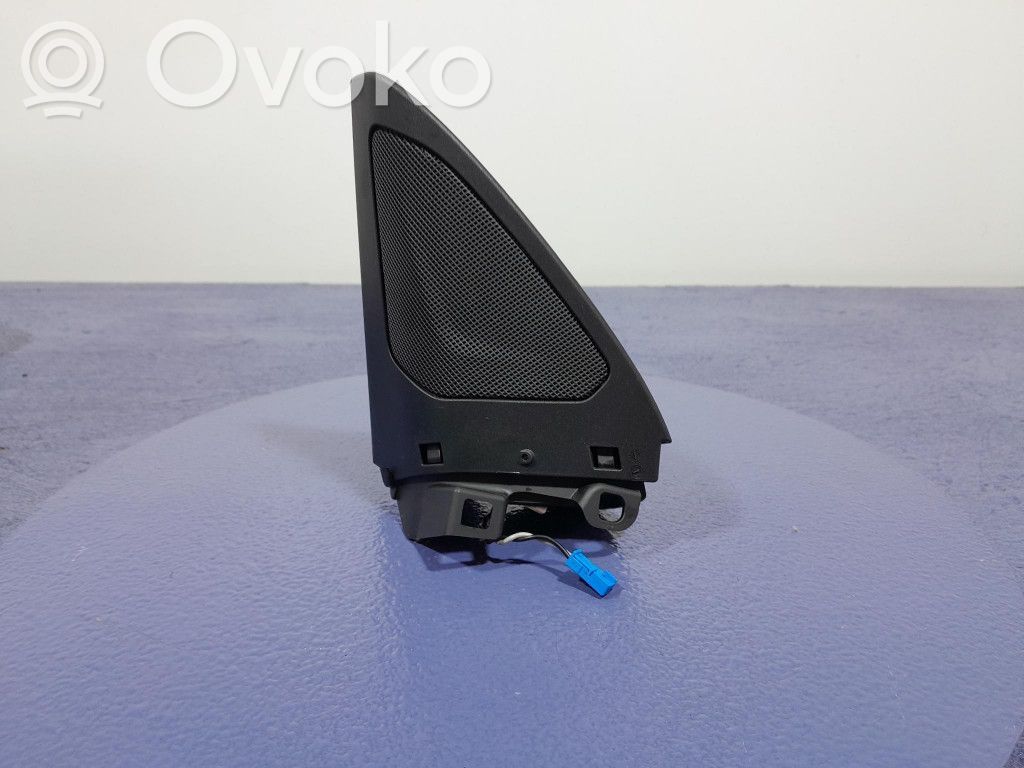 BMW 2 F45 Subwoofer 