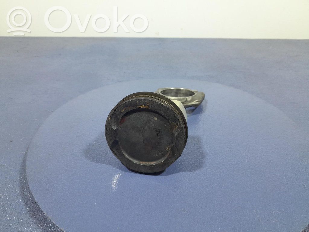 BMW M5 F90 Piston