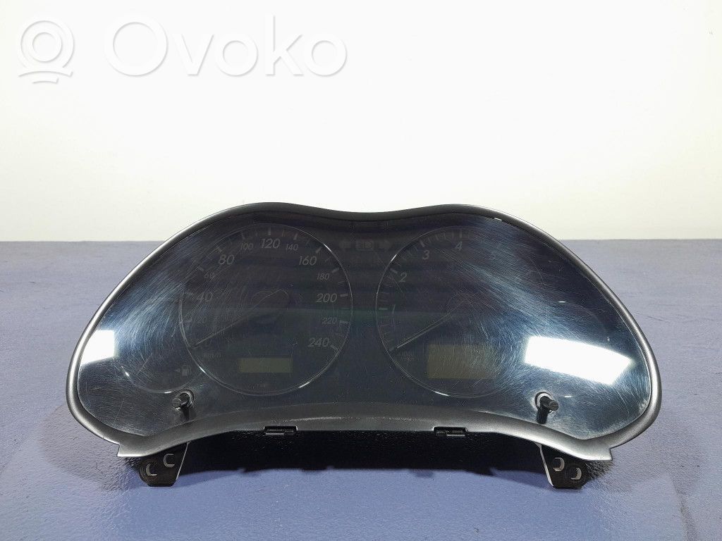 Toyota Avensis T250 Geschwindigkeitsmesser Cockpit 