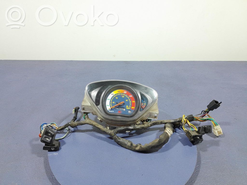 Velocímetro (tablero de instrumentos)