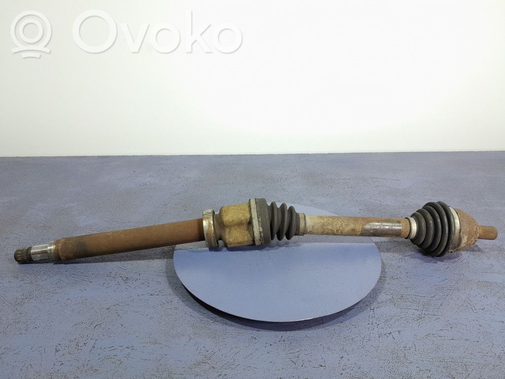 Etuvetoakseli