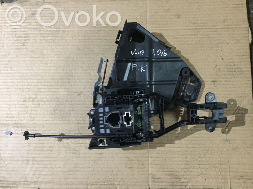 Silniczek dociągania drzwi przednich   31301461