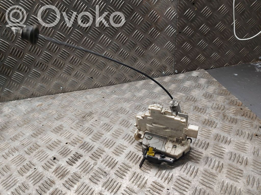 Audi A4 S4 B7 8E 8H Etuoven lukko 