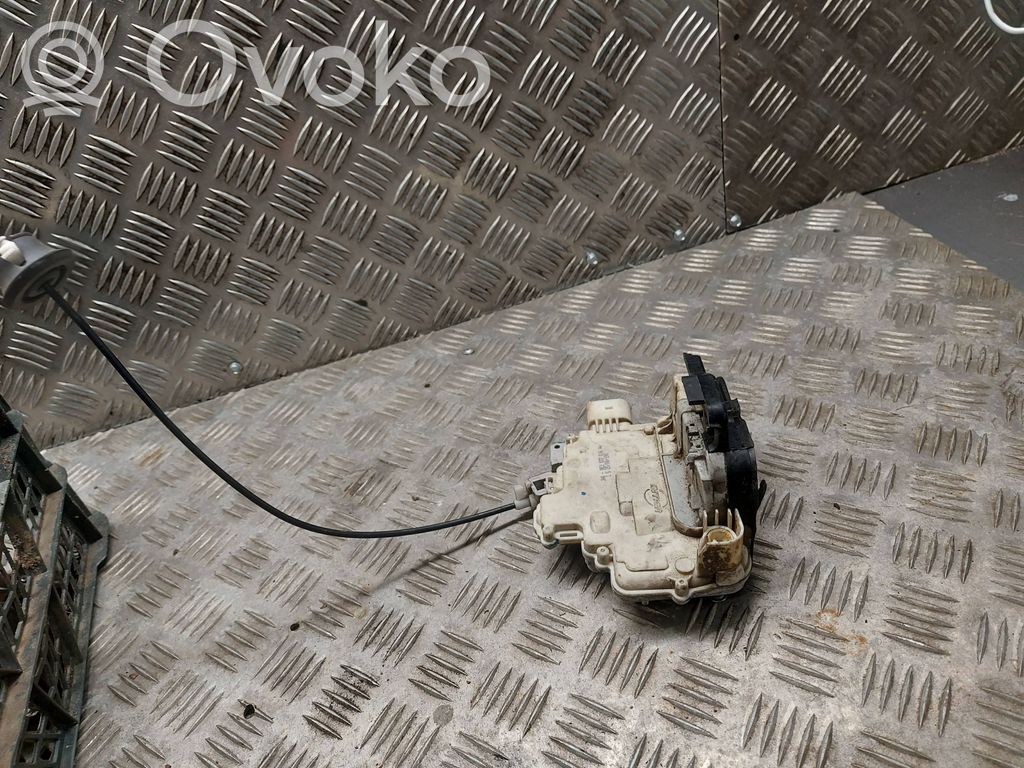 Audi A4 S4 B7 8E 8H Etuoven lukko 