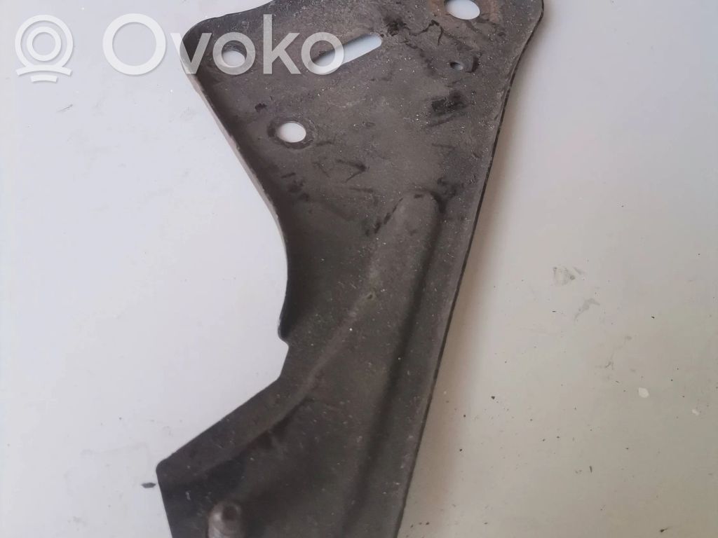 Volvo V40 Äänenvaimentimen kannattimen pidin 