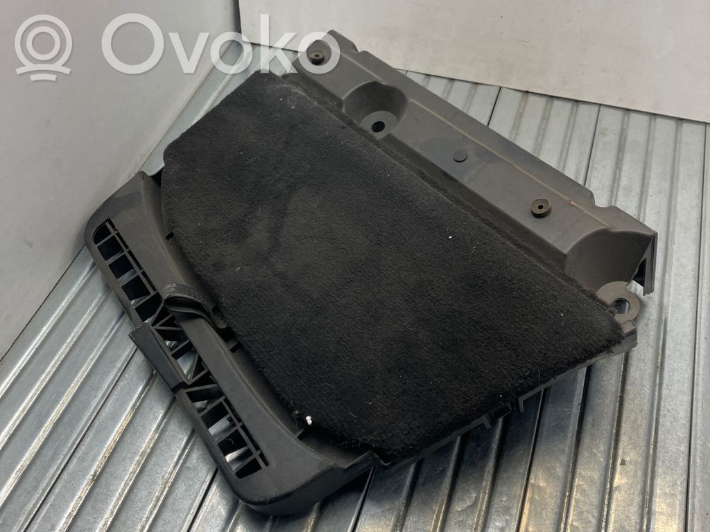 BMW 3 E46 Apatinis, bagažinės šono, apdailos skydas 