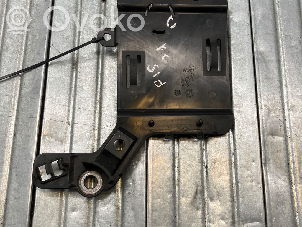 BMW X5 F15 Kita variklio skyriaus detalė 
