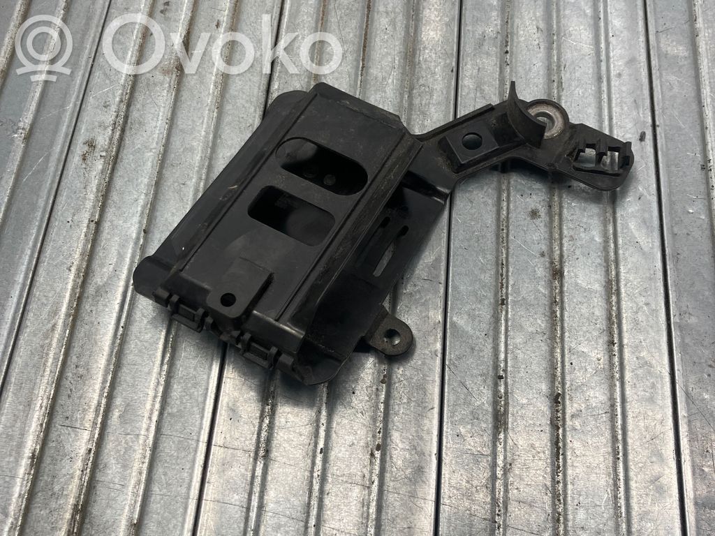 BMW X5 F15 Kita variklio skyriaus detalė 