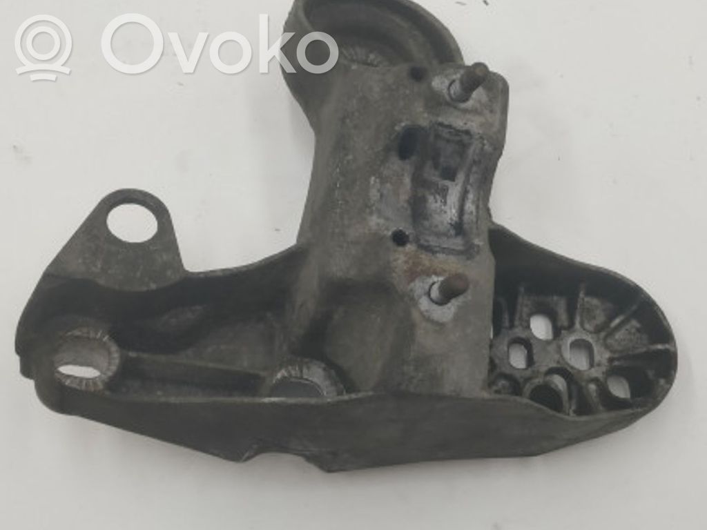 Audi A4 S4 B5 8D Engine mounting bracket 