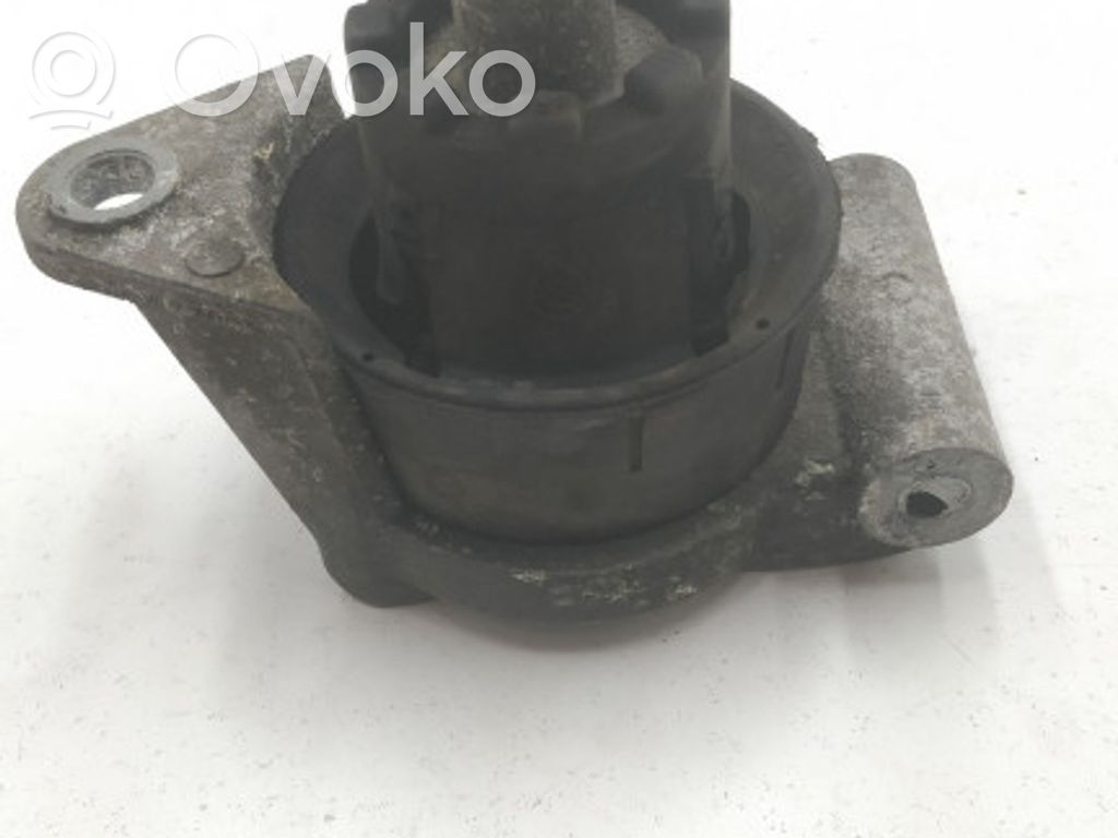 Engine mount bracket   90538582,5682519,13347071