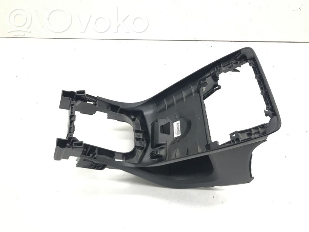 Volvo S60 Kita panelės detalė 