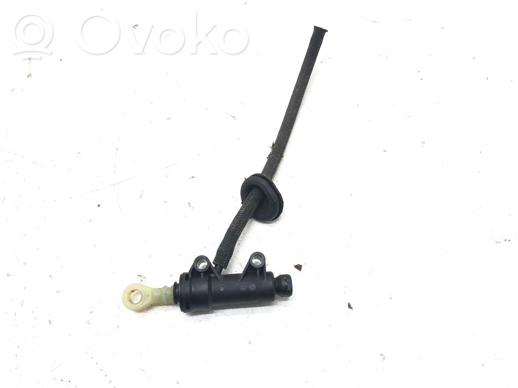 BMW X3 F25 Cilindro maestro de embrague 