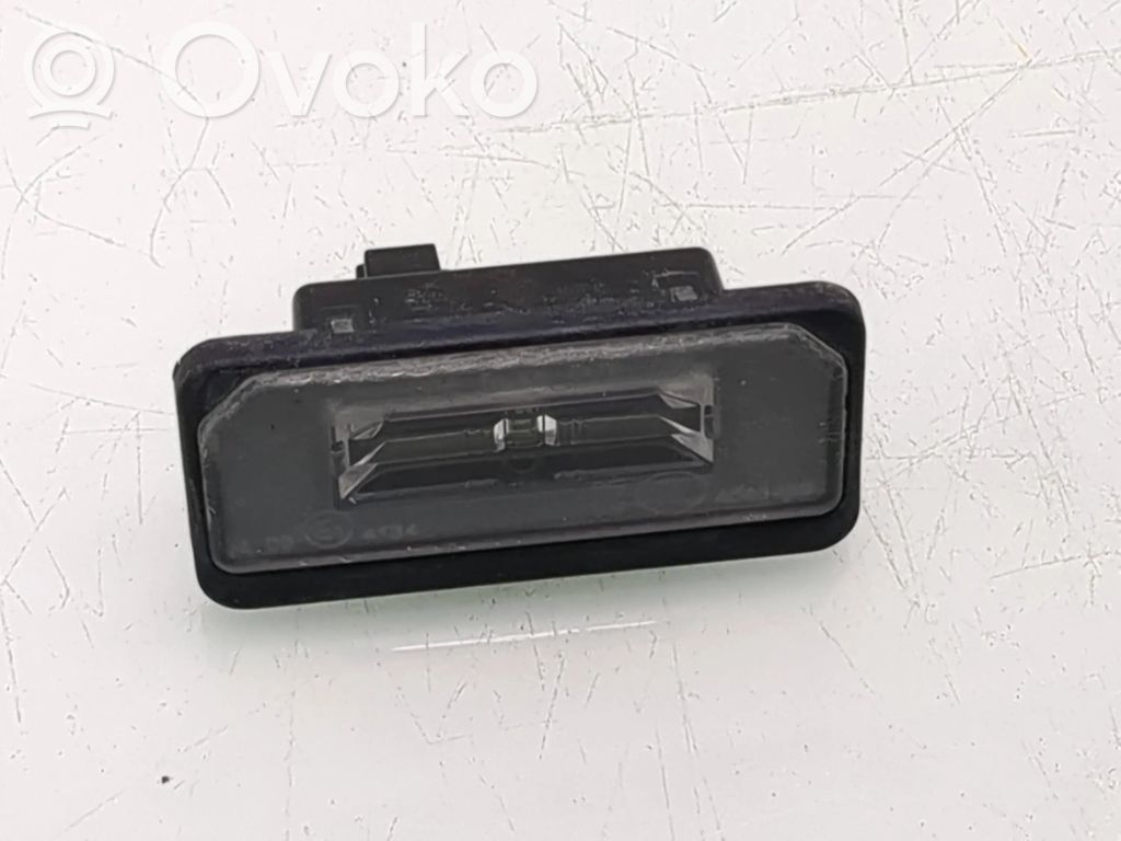 Tesla Model S Numerio apšvietimas 