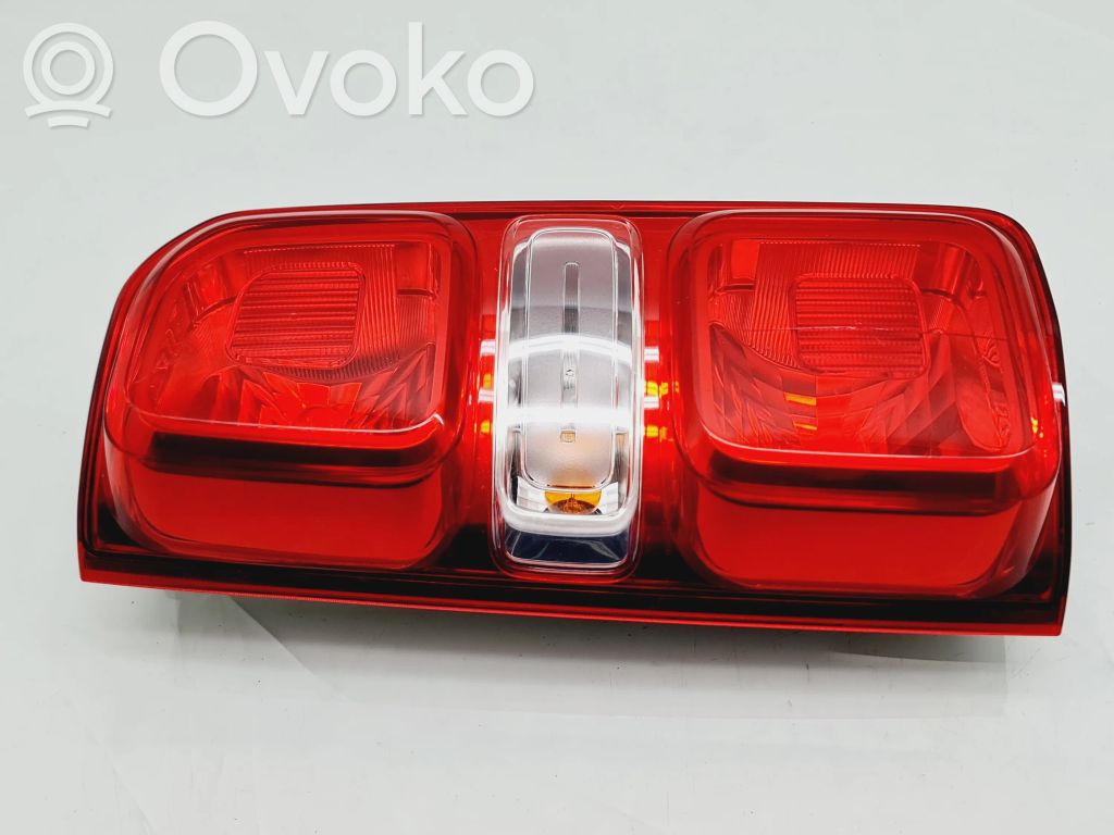 Toyota Proace Aizmugurējais lukturis virsbūvē 