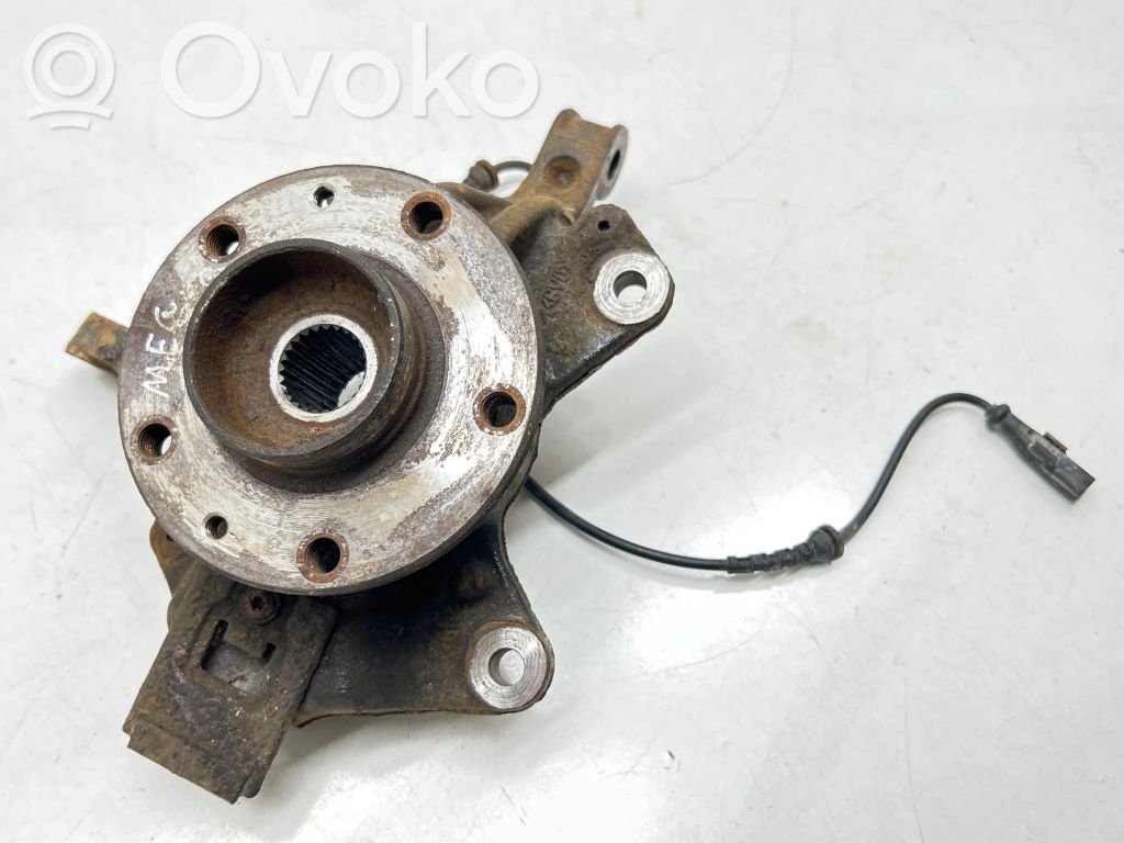 Renault Megane III Cubo de rueda delantera 