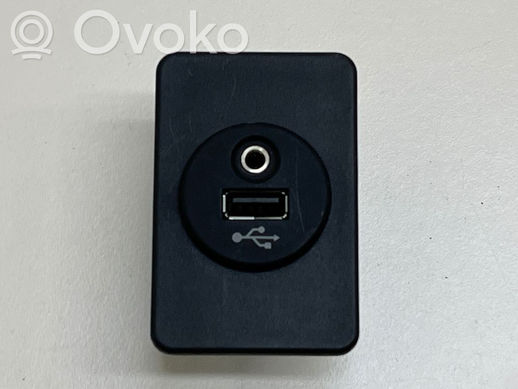 KIA Optima USB jungtis 