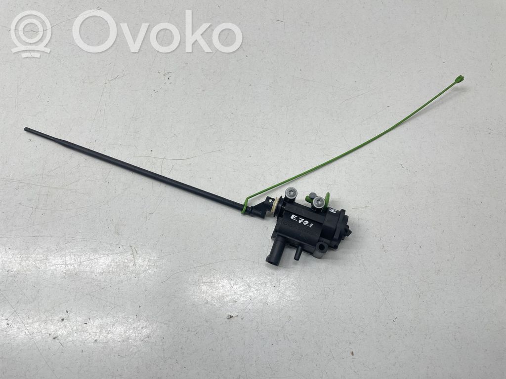 BMW X5 E70 Fuel tank cap lock 