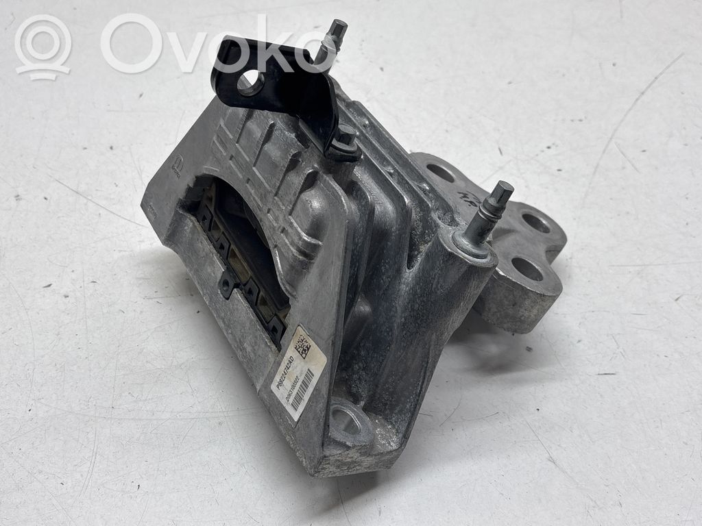 Chrysler Pacifica Engine mount bracket 