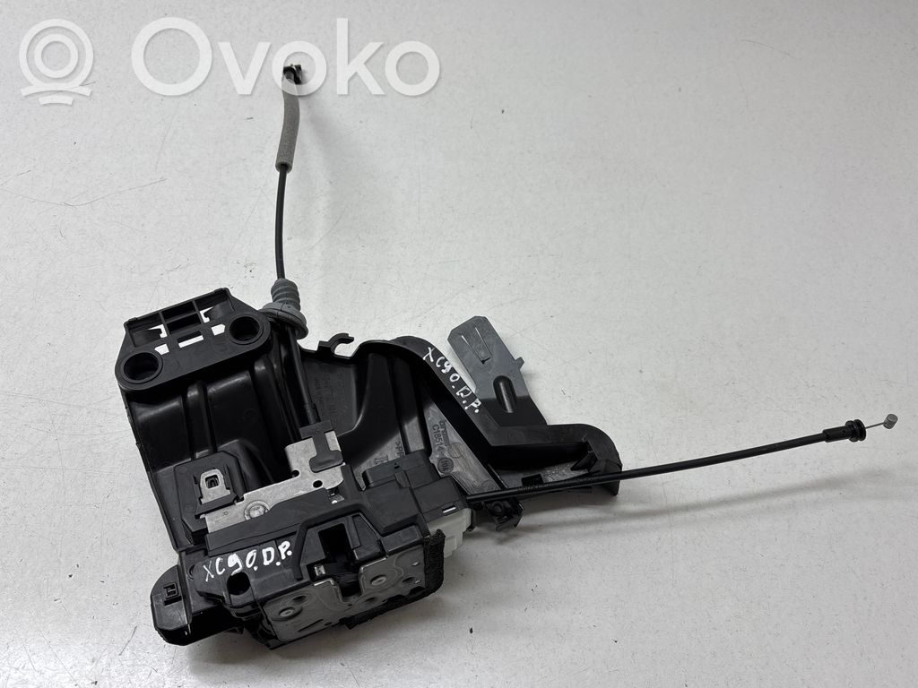 Volvo XC90 Priekšpusē slēdzene 