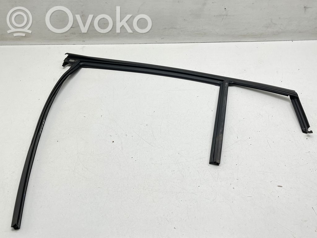 Volvo S60 Gumowa uszczelka szyby drzwi tylnych 