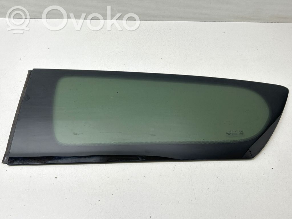 Chrysler Pacifica Rear side window 