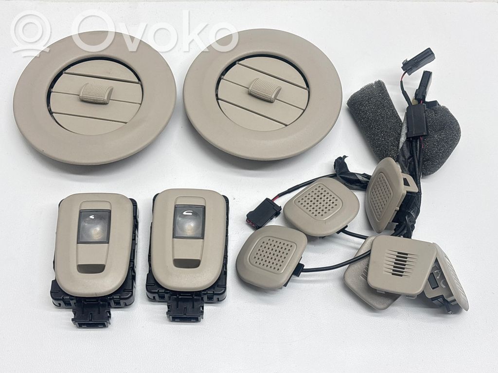 Chrysler Pacifica Gaisa ventilācijas reste jumtā 