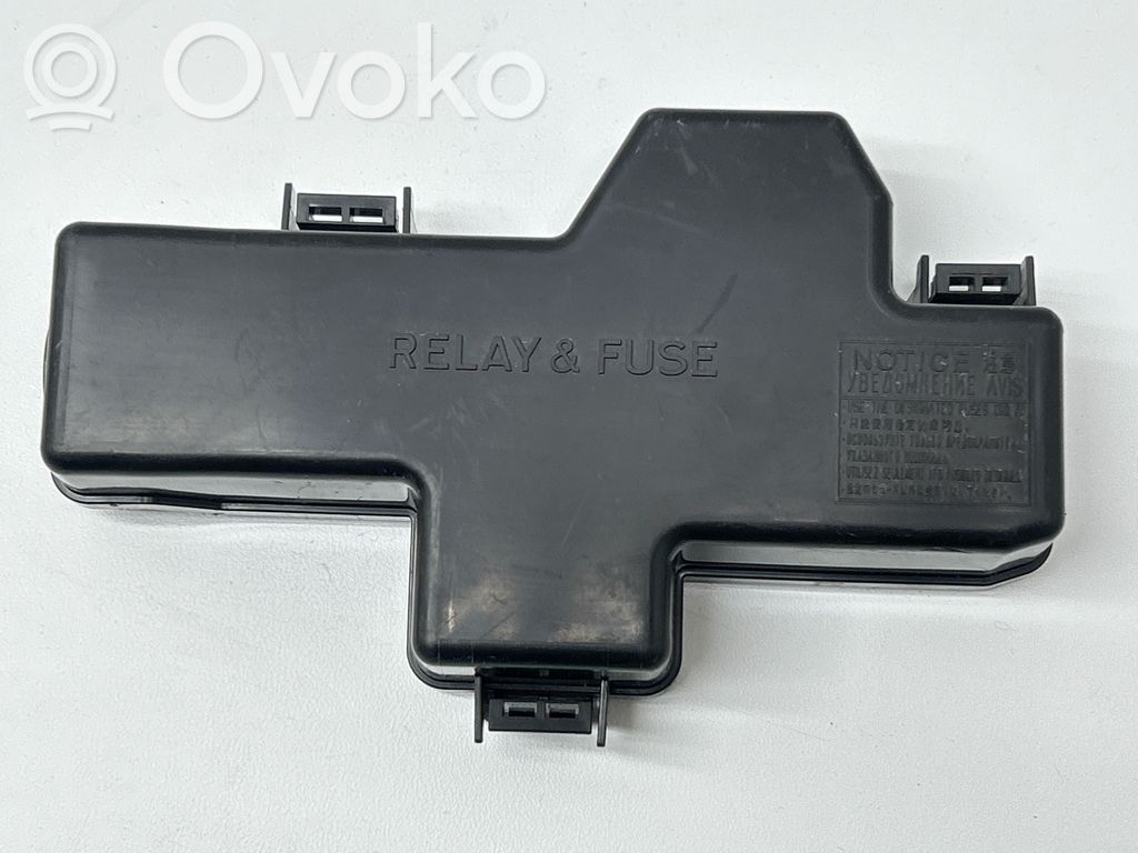 Toyota RAV 4 (XA50) Tapa de caja de fusibles 