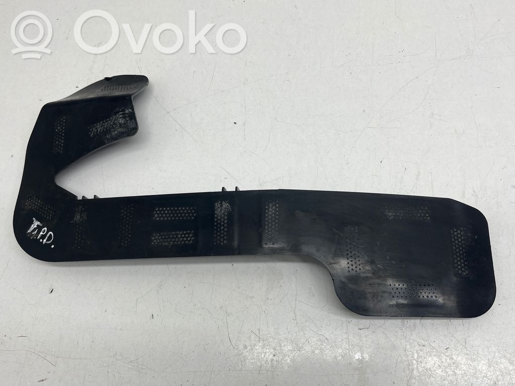 Tesla Model 3 Передний держатель бампера 