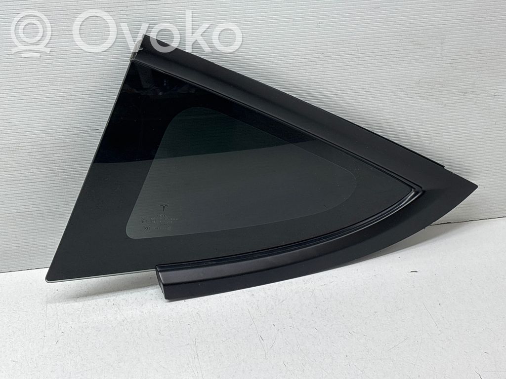 Tesla Model 3 Galinis šoninis kėbulo stiklas 