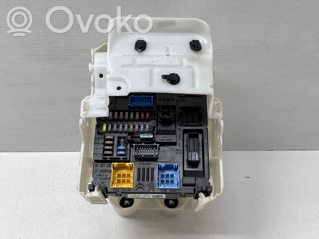 Peugeot 5008 II Fuse module 