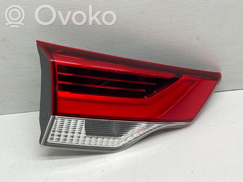 Toyota Highlander XU50 Lampă spate în capacul portbagajului 