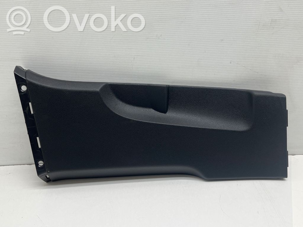 Audi Q3 F3 Pilar (B) (inferior) 