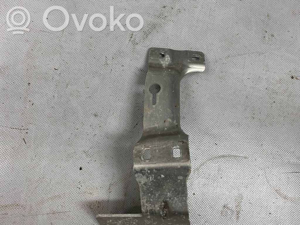 BMW 8 G15 Staffa di rinforzo montaggio del paraurti anteriore 