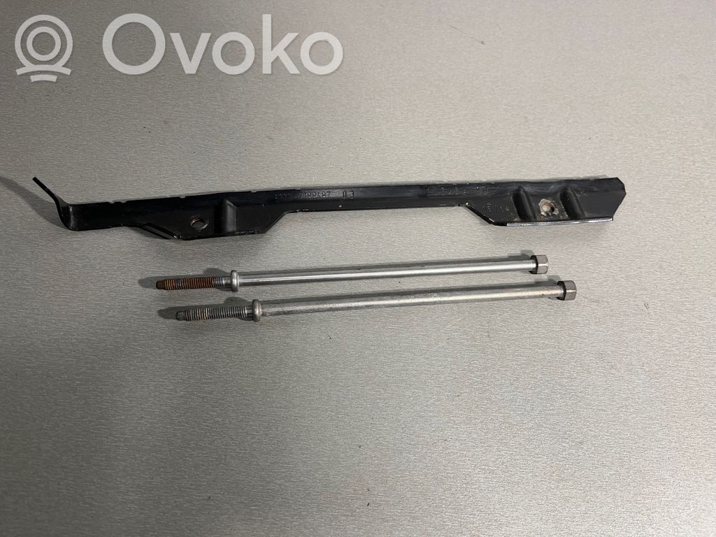 BMW 4 F32 F33 Akun kiinnike 