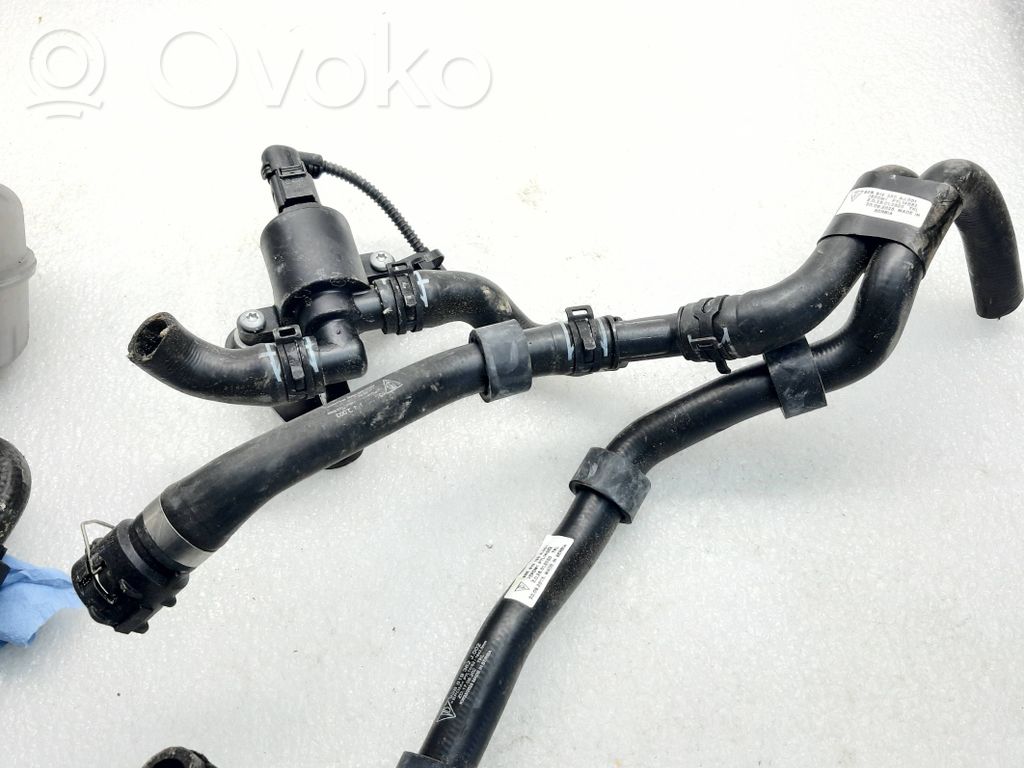 Porsche Macan (95B) Engine coolant pipe/hose 