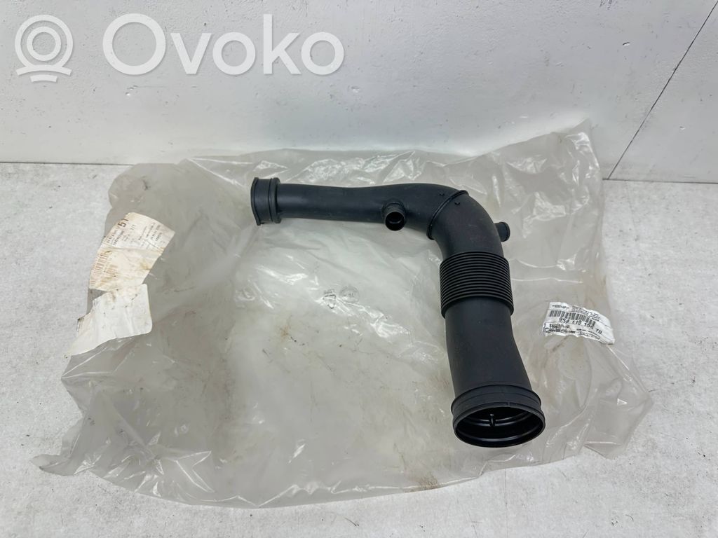 Porsche Cayenne (92A) Część rury dolotu powietrza 