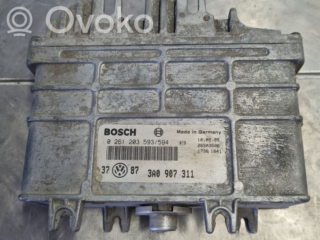Volkswagen Golf III Engine control unit/module 