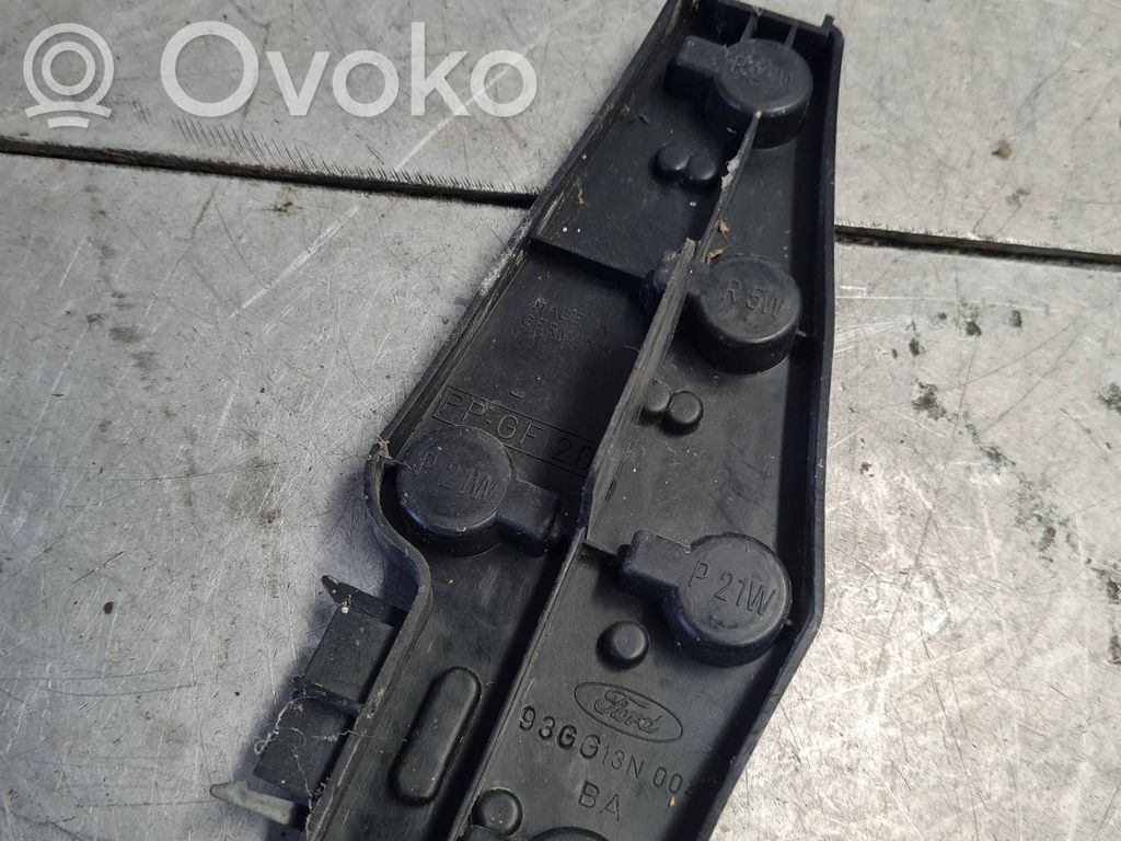 Ford Scorpio Takavalon polttimon suojan pidike 