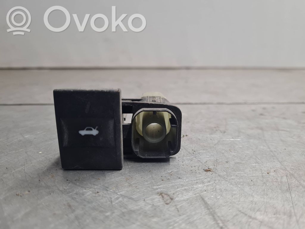 Ford Fiesta Tailgate opening switch 