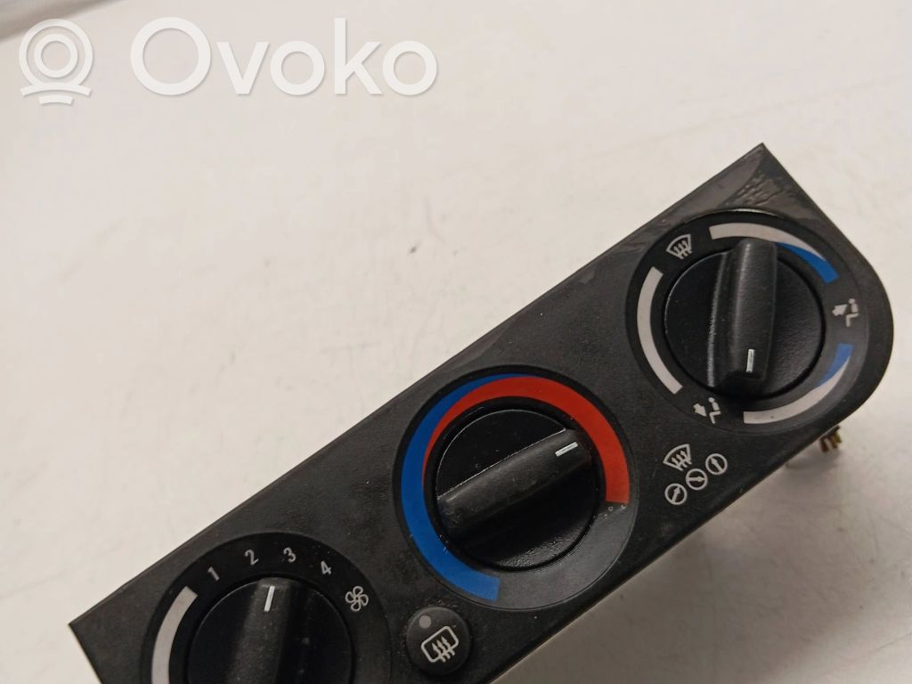 BMW 3 E36 Climate control unit 