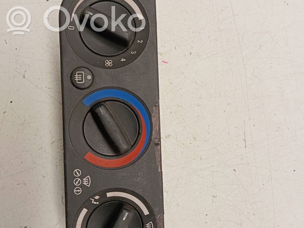 BMW 5 E34 Climate control unit 