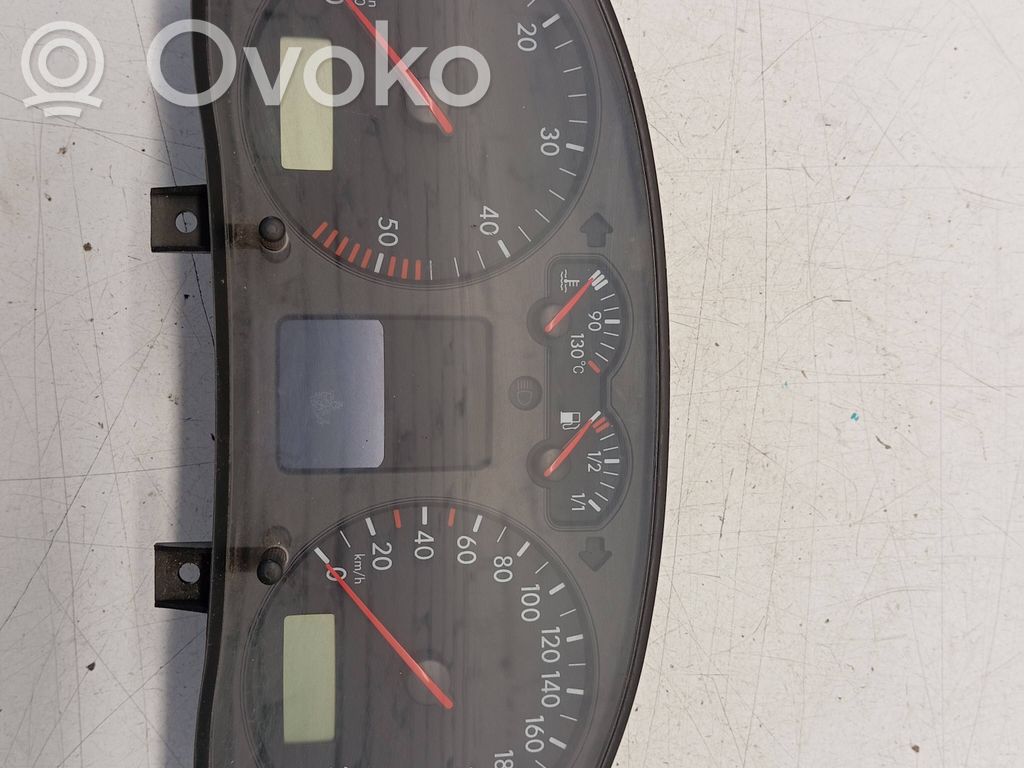 Volkswagen PASSAT B5 Spidometrs (instrumentu panelī) 