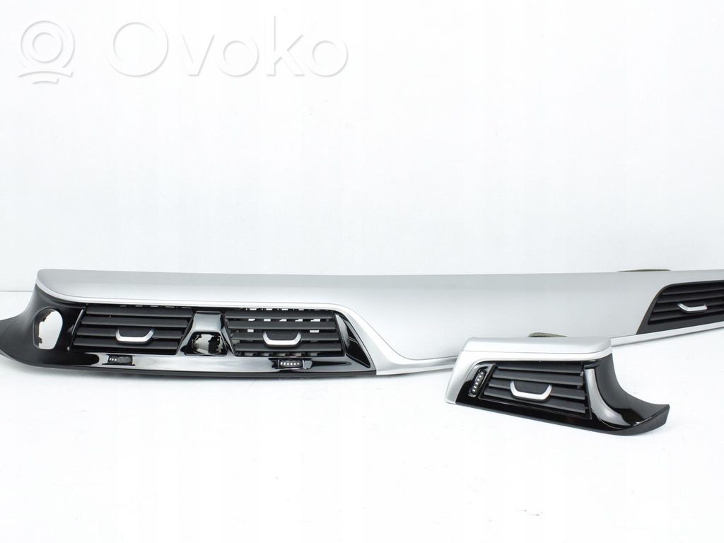 BMW 5 G30 G31 G38 Dysze / Kratki środkowego nawiewu deski rozdzielczej 